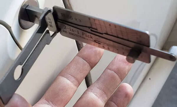 Locksmith using a Lishi tool to unlock a car door