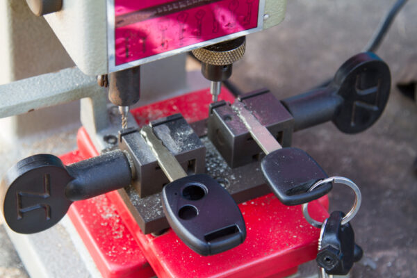 key duplication machine with 2 car keys key duplication machine with 2 car keys